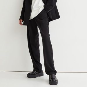 H&M - Straight Leg Pants/Trousers in Black in Size 2